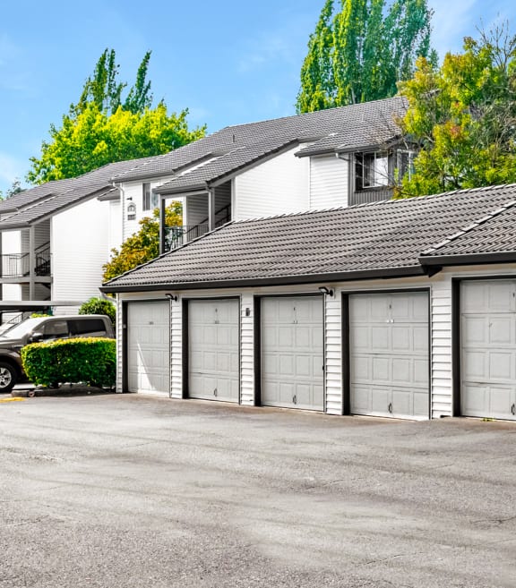 Elmonica Court garages