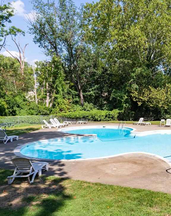 Sparkling Pool at Grant Meadows Apartments, Pennsylvania