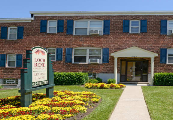 Loch Bend Apartments exterior front monument sign