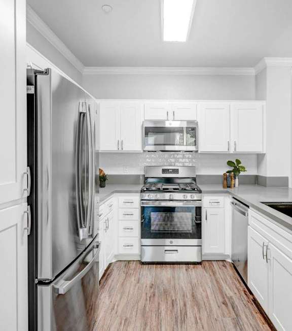 a fully equipped kitchen at Canyon Crest, Riverside