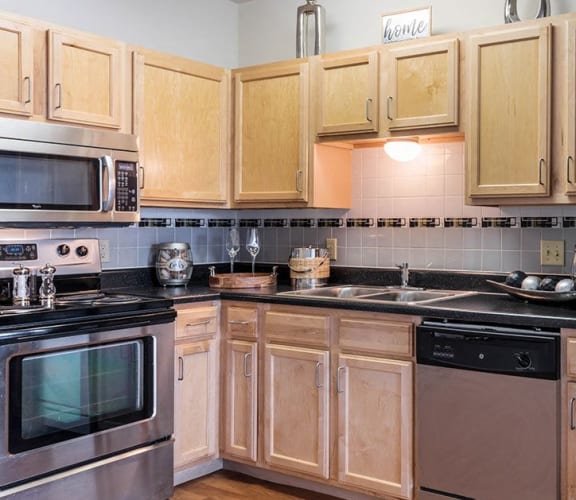 Apartment Kitchen and appliances-Legends Park Apartments, Memphis, TN