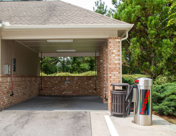 Walton Lakes, Camp Creek Parkway Car Care Center