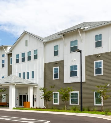 exterior view at the enclave at woodbridge apartments in sugar land, tx