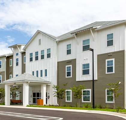 exterior view at the enclave at woodbridge apartments in sugar land, tx