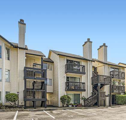 A parking lot in front of apartment buildings.