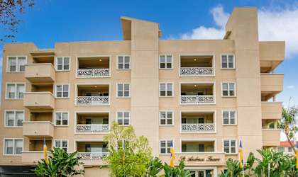 Apartment Building in Los Angeles