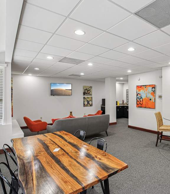 Clubhouse with Living Area and Dining Area at Vista Condominiums, Kansas City, 66103