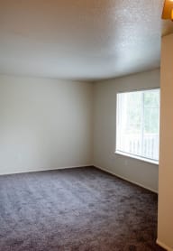 Living Room at Wingsong Manor Apartments, Portland, OR 97215