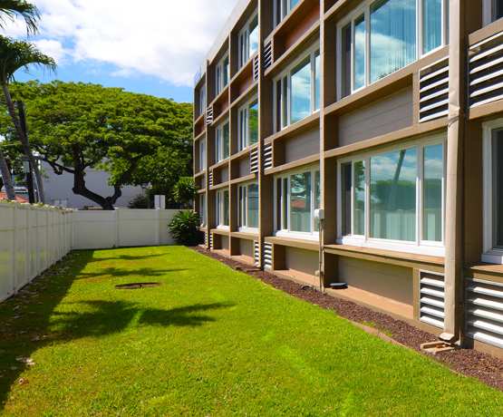 Lahaina Town Apartments exterior building