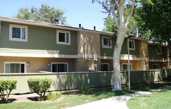 Dominium_Village Meadows Apartments_Exterior Building Image
