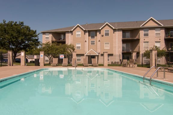 Large swimming pool in Eagle Run community