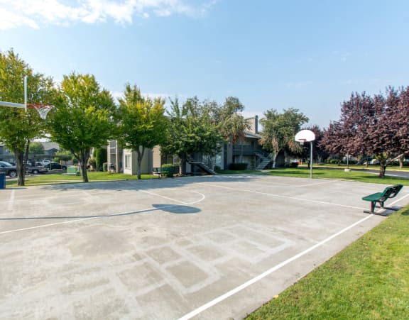 Riverpointe Apartments Basketball Court