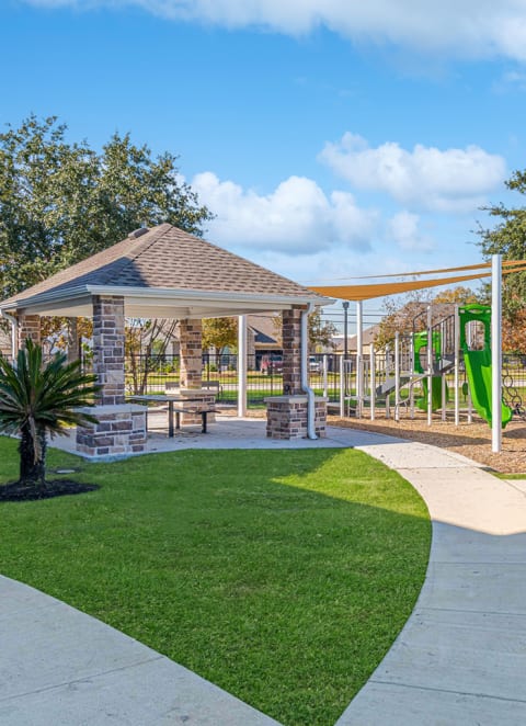 Exterior Building at Lakeside Pointe Apartments & Townhomes, Pearland, TX, 77584