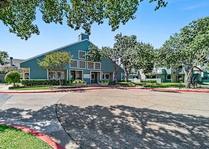 Welcome to Colinas Pointe in Irving Texas