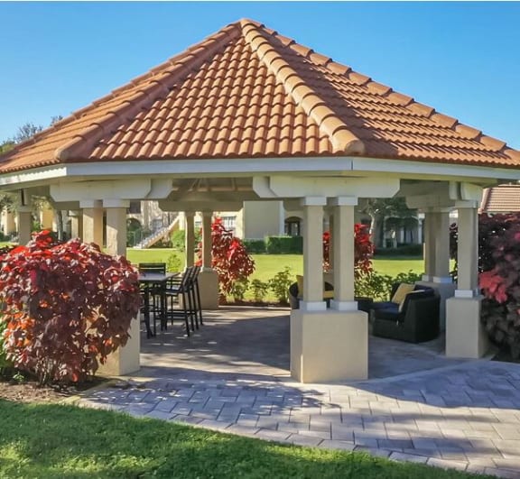 Apartment community with beautiful grounds at Cypress Legends, Fort Myers, Florida