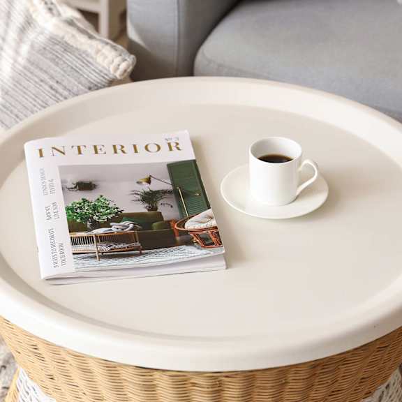 Coffee table at Sunstone Parc Apartments, Oregon