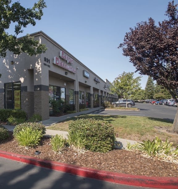 Roseville Business Park store fronts and parking lot