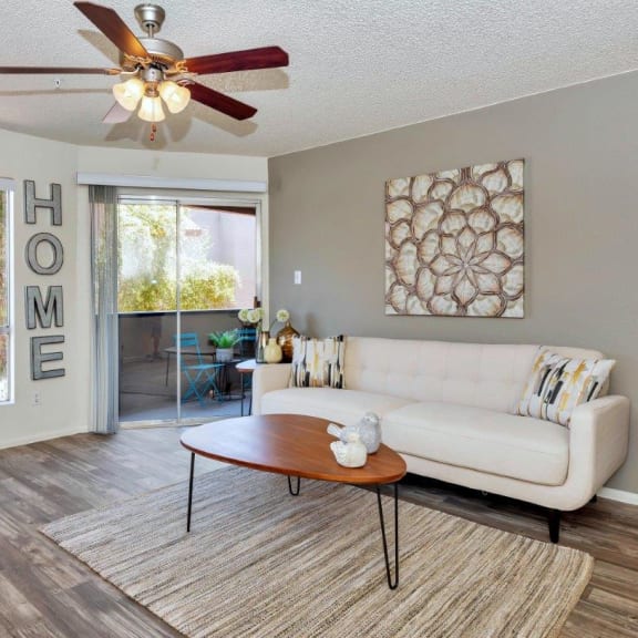 Living Room With TV at Glen Brae, Glendale, AZ, 85301