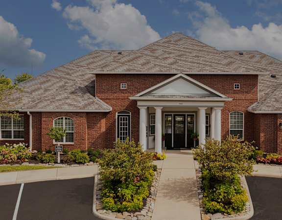 Leasing office and clubhouse main entryway - The Gardes at Polaris