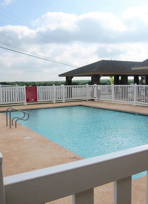 Community Pool at Madison Pointe Apartments, Cotulla, Texas