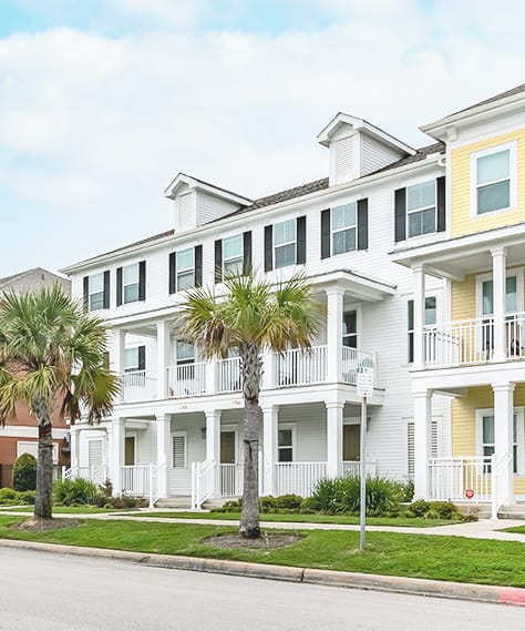 a row of townhouses on the side of a street