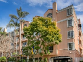 Apartment Building in Los Angeles