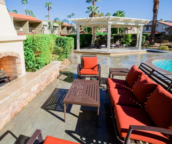 Ariana At El Paseo Lifestyle - Outdoor Fireplace & Lounge Area