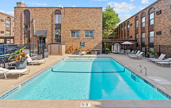 Ridgewood Arches Apartments in Minneapolis, MN Outdoor Pool
