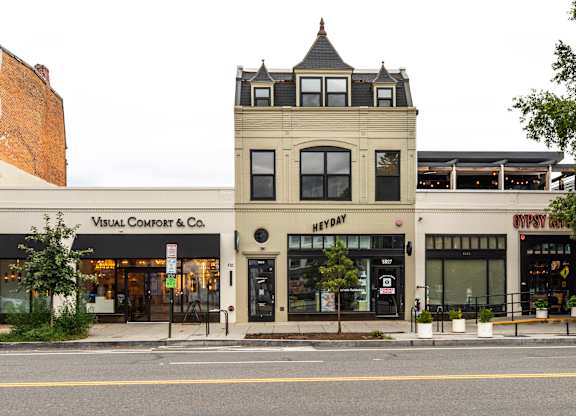Shopping and dining near The Palisades at Logan Circle Apartments, 1464 Rhode Island Avenue, NW, Washington, DC 20005