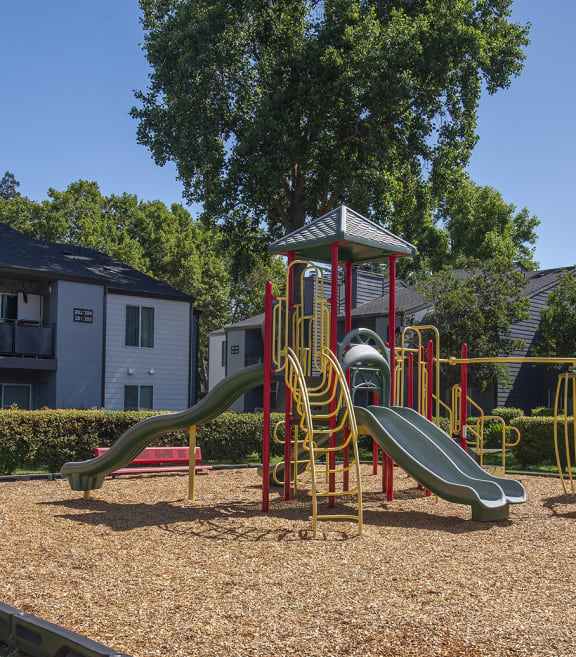 Pheasant Pointe apartments playground 