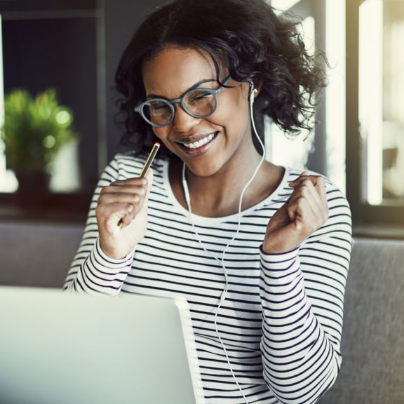 woman working on her laptop at Woodland Crossing , Woodland, CA 95695
