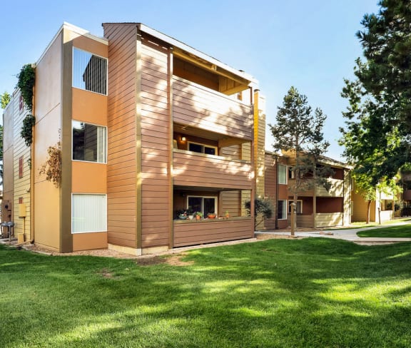 Resident Exterior with Balcony at Bonterra Lakeside Apartments, Colorado Springs, CO
