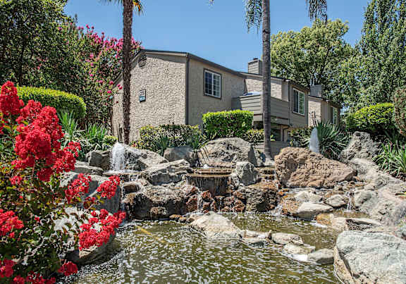 Exterior landscape at River Pointe Apartments, Sacramento, California