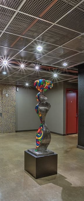 a large vase in the center of a room