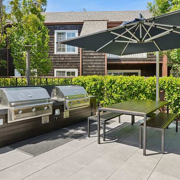 Anton Pacific patio with a table and chairs in front of an apartment building in Santa Cruz