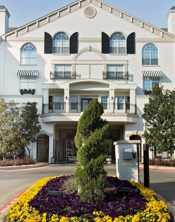 the building in which the hotel is located