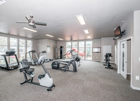 the apartments at Jenna Village fitness room