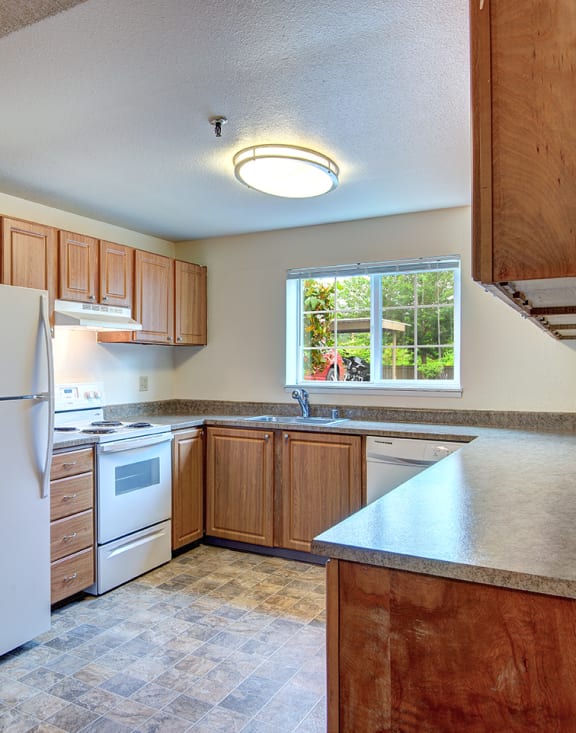 Riverwood updated vacant kitchen