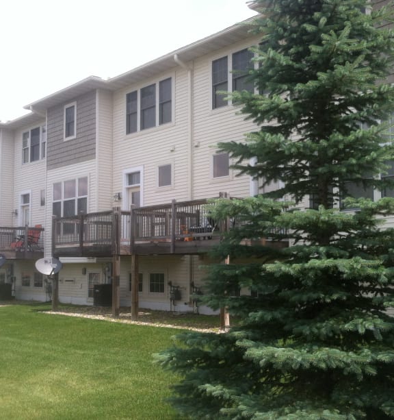 Deerwood Lane Townhomes Apartments in Faribault, MN