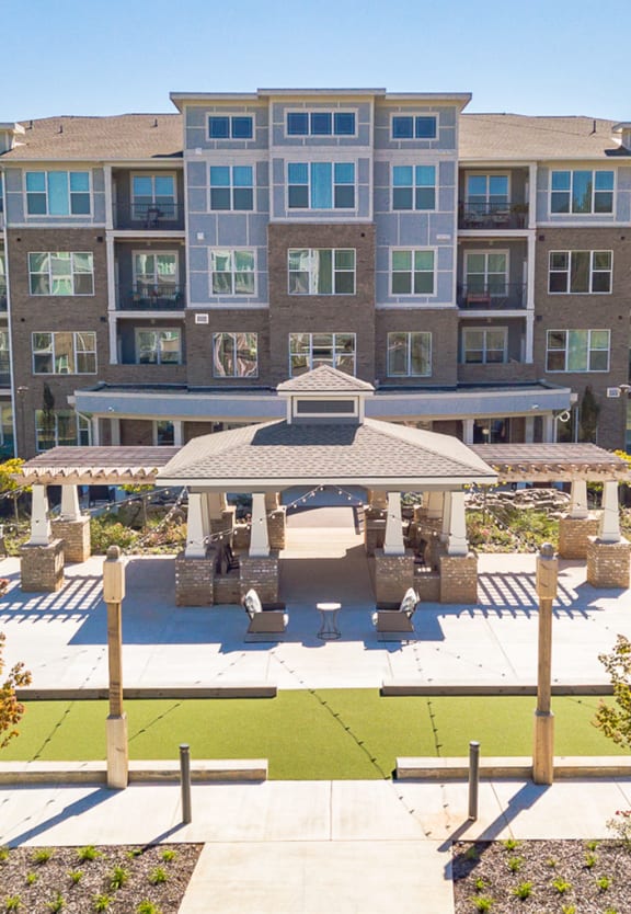 Dominium-Preserve at Peachtree Shoals-Aerial Courtyard