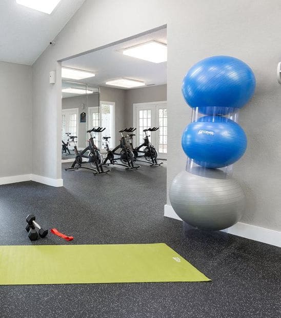 the gym at the residence on lamar apartment homes for rent