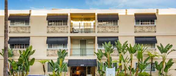Apartment Building in Beverly Hills