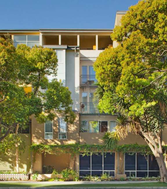 the building in which the hotel is located