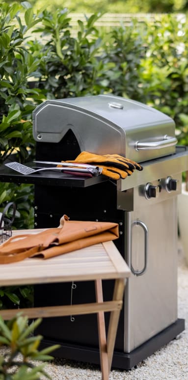 BBQ area at Croft Plaza Apartments, West Hollywood, CA 90069