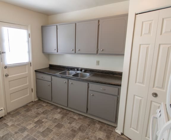 This is a photo of the kitchen of a 1245 square foot 2 bedroom apartment at Cambridge Court Apartments in Dallas, TX.