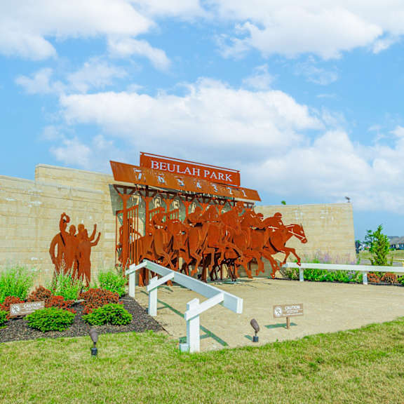 A sign that says Beulah Park is on a wall.