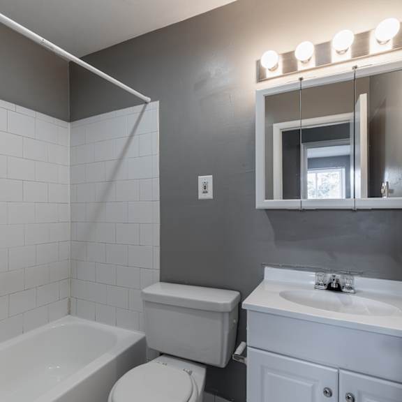 Bathroom With Bathtub at Manchester Apartments, Pennsylvania, 19152