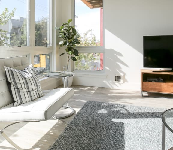 Hollis Oak Apartments in Oakland, CA