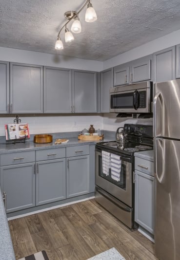 Well Organised Kitchen Design at Crestmark Apartment Homes, Lithia Springs, GA
