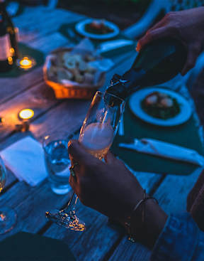 Champagne Pour
